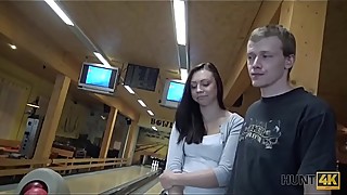 HUNT4K. Money helped hunter score successful strike in bowling bar