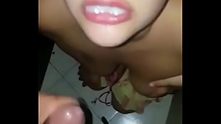 Bukake en cabinas super rico