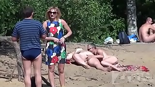 Boquete na praia de nudismo 2